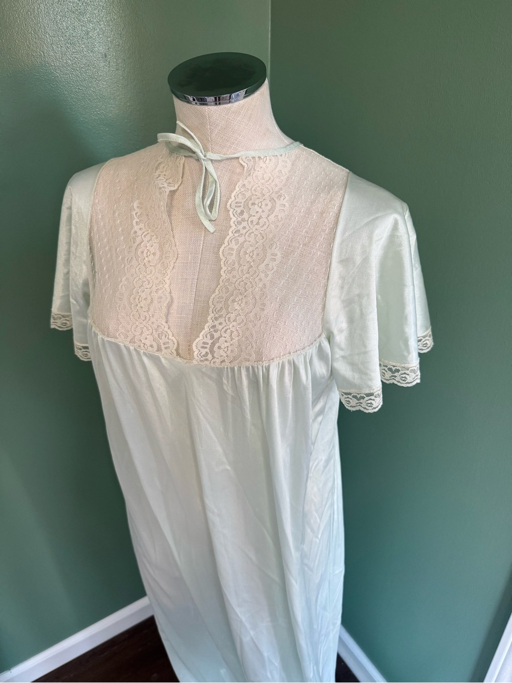 Vintage Classic Lace Yoke Nightgown - Pale Mint